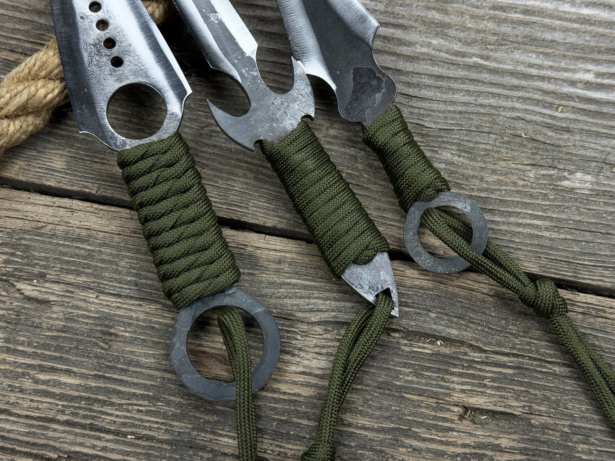 3-Piece Throwing Knife Set with Leather Roll - Image 4