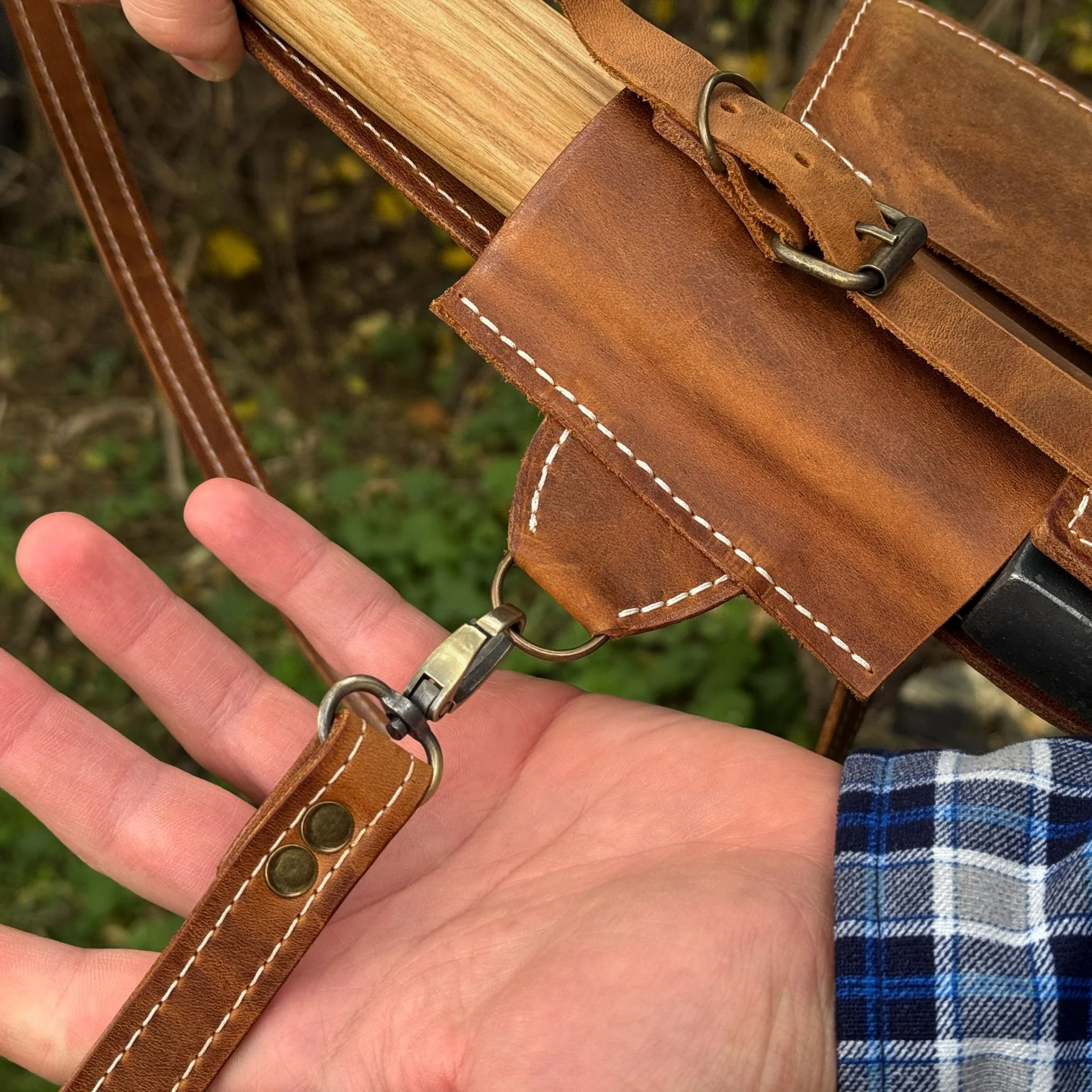 Leather Axe Case with Adjustable Shoulder Straps - Image 10